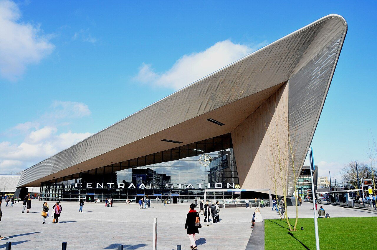 Het karakteristieke dak van Rotterdam Centraal Station